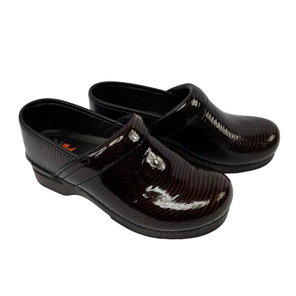 Dansko Brown Patent Leather Pro XP Clogs Size 38 Wavy - Picture 1 of 8